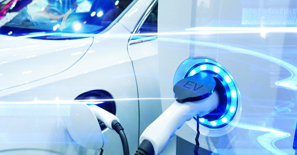 Navigating Divestitures in the Electric Vehicle Sector | FTI